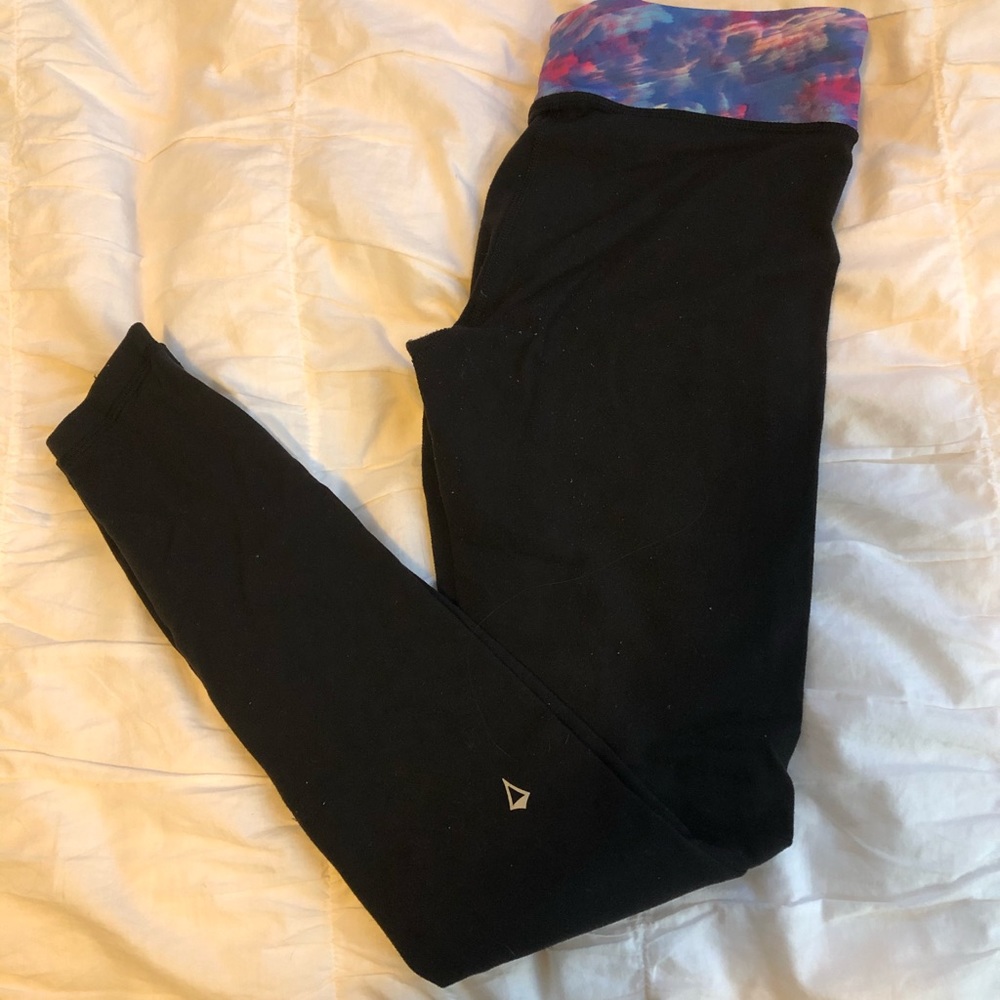 LULULEMON IVIVVA BLACK LEGGINGS